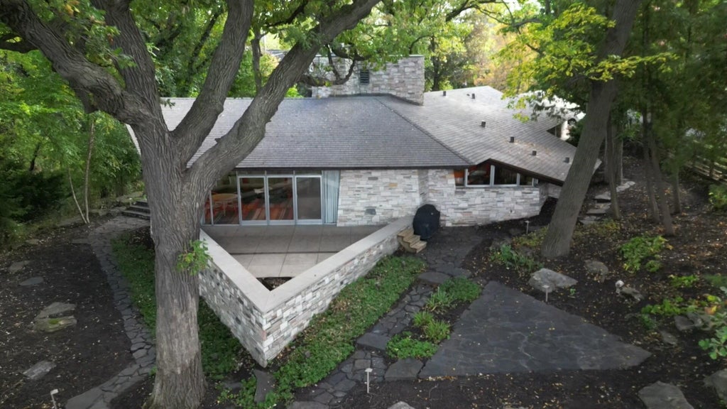 Minneapolis home designed by Frank Lloyd Wright hits the market at $2.5M — WCCO / CBS Minnesota, New Hope Real Estate news