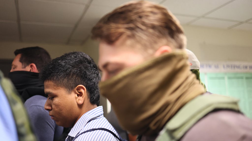 DOJ sues St. Paul and Portland, Oregon, over mask and ID requirements for federal officers — WCCO / CBS Minnesota, New Hope Government news