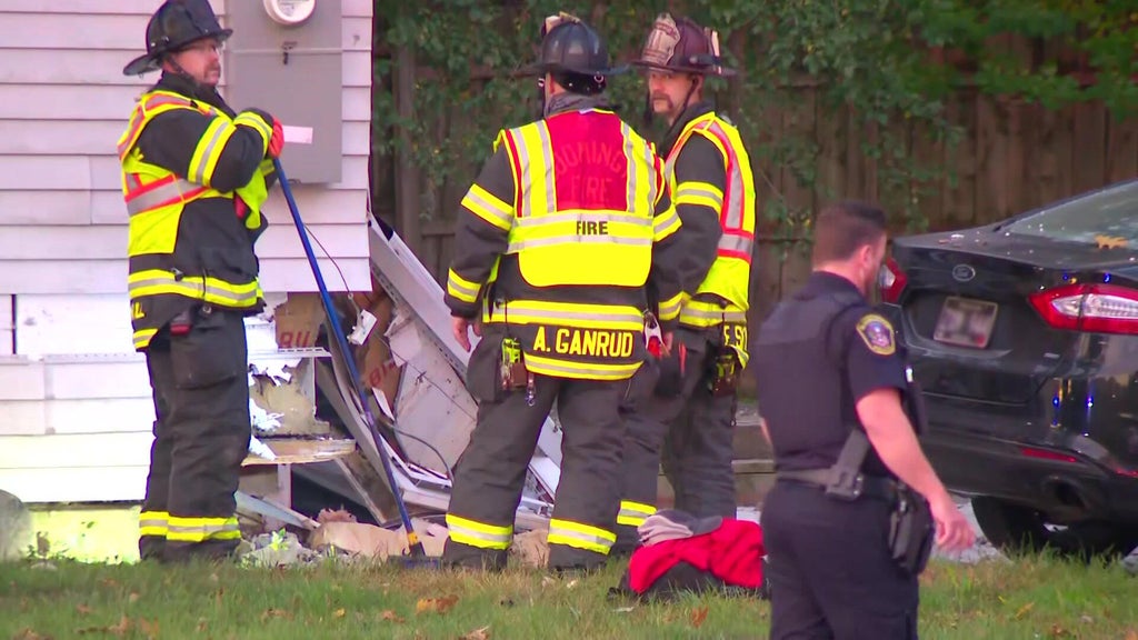 Man blew through Bloomington stop sign, hit car, which then struck home, police say — WCCO / CBS Minnesota, New Hope Community news