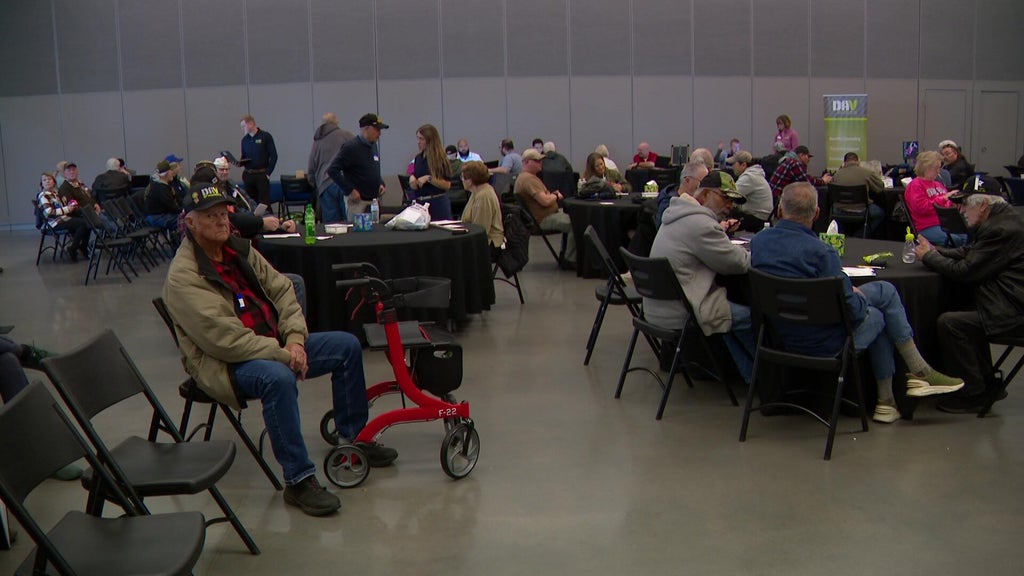 Minnesota veterans receiving claims assistance, health exams at clinic — WCCO / CBS Minnesota, New Hope Arts news