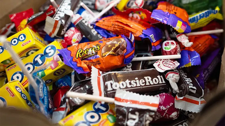 Halloween candy prices jump 8.1% as Americans prepare to spend billions on treats — FOX 9